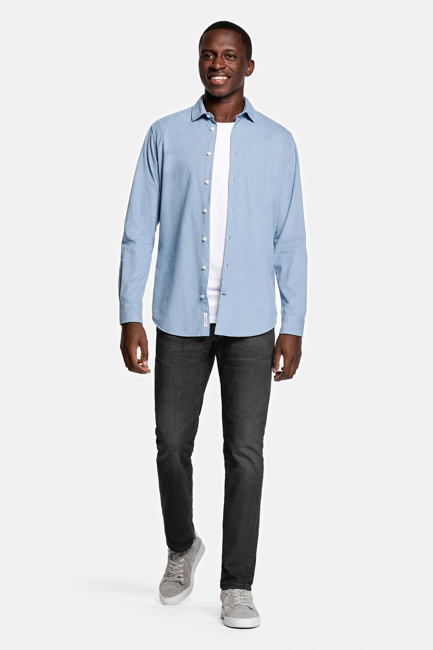 Nobel Donkergrijze Moderne Denim Slim Fit Jeans voor mannen, met een slanke pasvorm en duurzame materialen, perfect voor elke gelegenheid.
