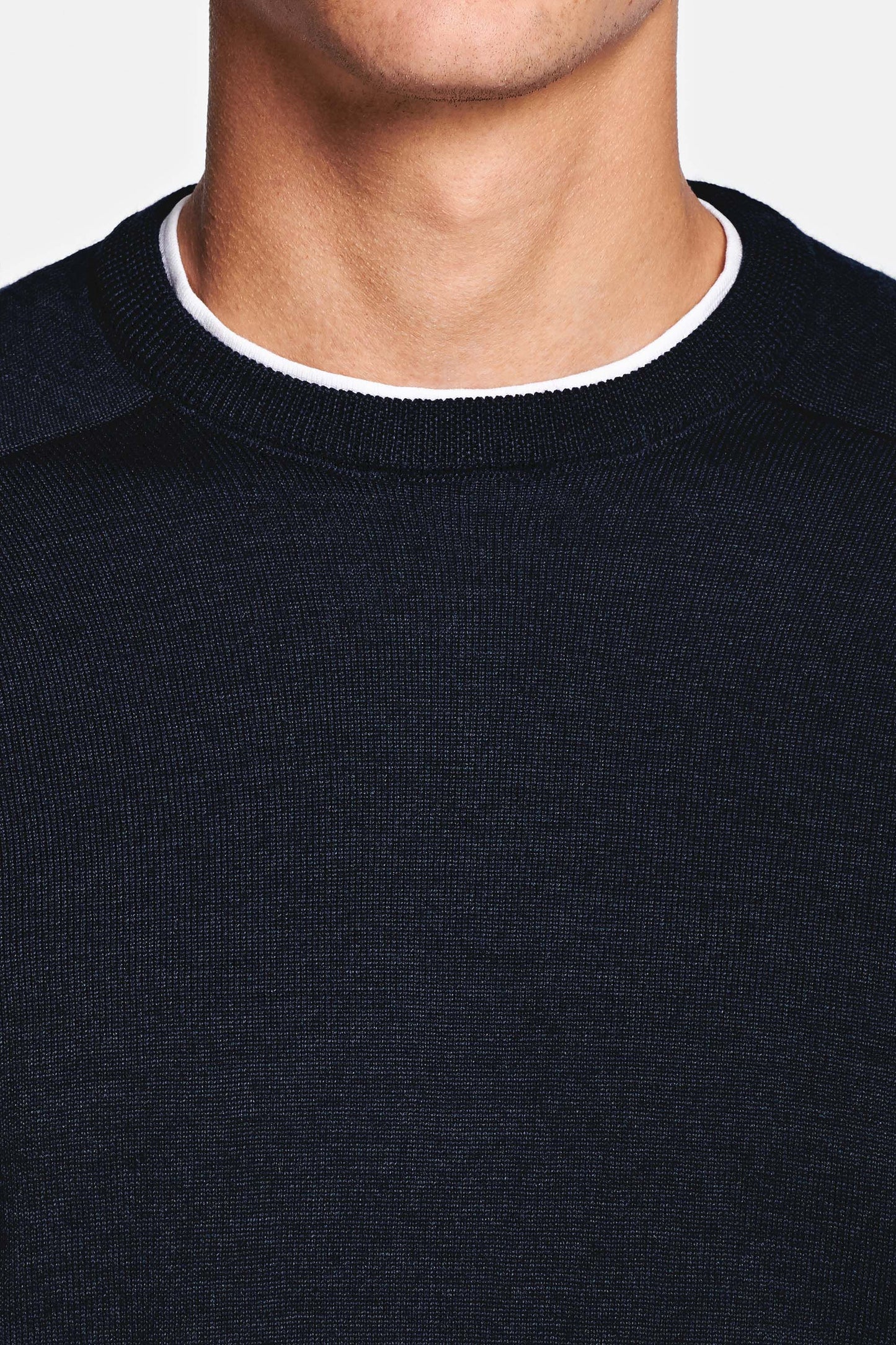 NOBLE Black & Blue Merino Wool Sweater for Men - Luxe trui van Merino wol, ademende en ultrazachte gebreide herenkleding, perfect voor business casual en smart casual outfits. Rimpelloos, stijlvol en tijdloos ontwerp voor alle seizoenen.